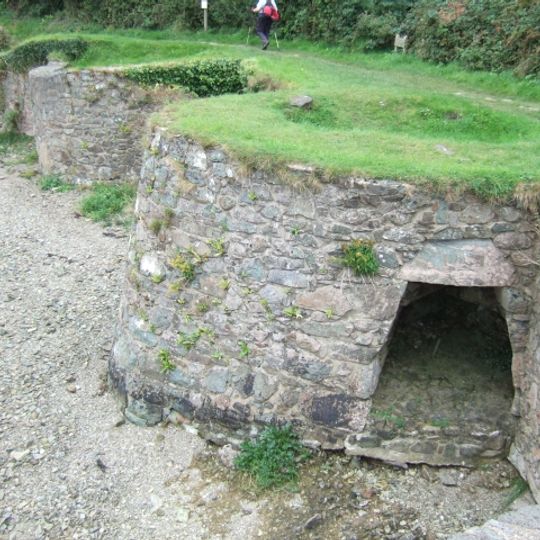 Limekiln On S.Sdie of Estuary, Y Gribin, Solfach Isaf/Lower Solva