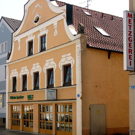 Wohn- und Geschäftshaus