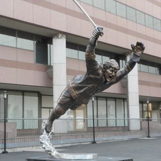 Statue of Bobby Orr