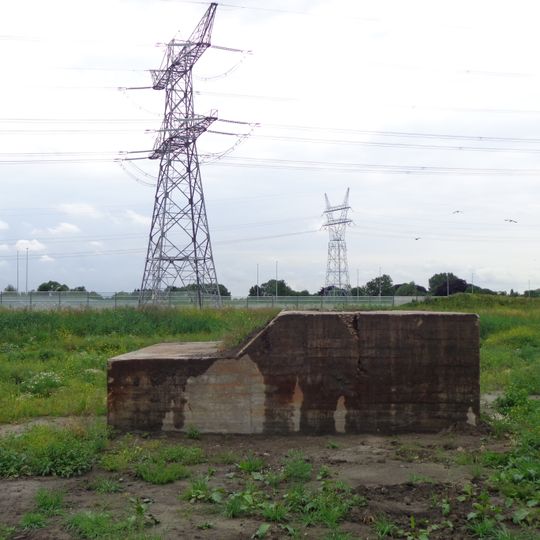 Betonnen werken Muiden-Muiderberg te Muiderberg: Restant van Gietstalen Koepelkazemat type G