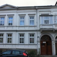 Mietshaus & Nebengebäude Neue Straße 18