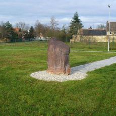 Menhir na návsi v Selibicích