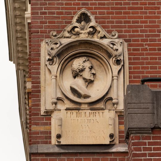 Plaquette uit 1899 waarop in medaillon het borstbeeld van generaal-majoor Isaac Paul Delprat