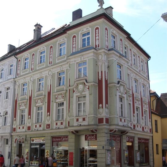 Wohn- und Geschäftshaus