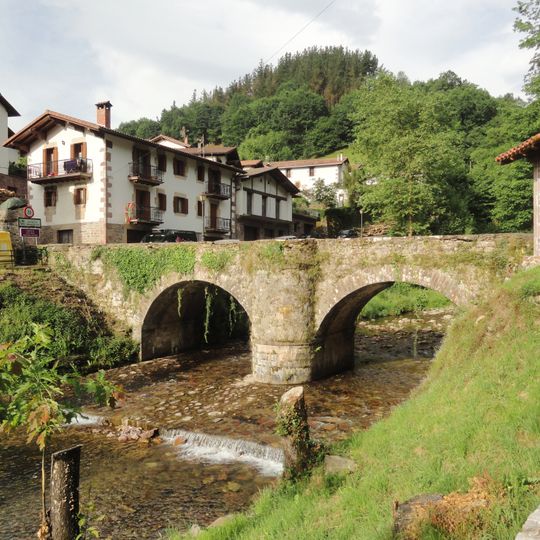Puente sobre el Ezkurra