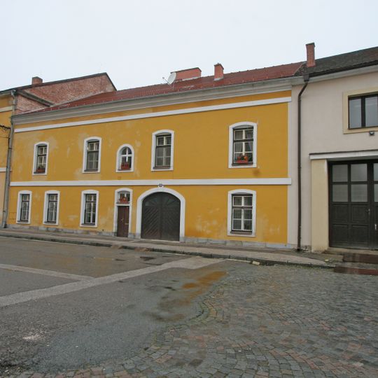 Kasárna jednoduchá náměstí Boženy Němcové 303