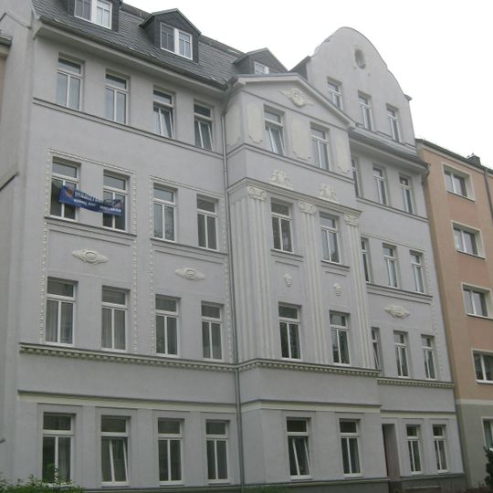 Mietshaus in geschlossener Bebauung mit Vorgarten Beethovenstraße 7