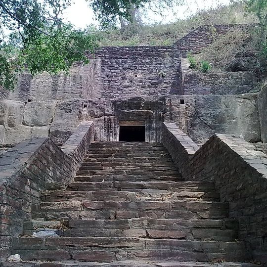 Patalpuri and Bateshwar caves