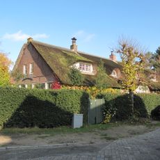 Oosterend 17-19, Laren