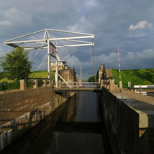 Sluis Ezumazijl, ijzeren ophaalbrug