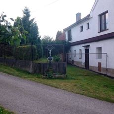 Kříž ve Skopytcích u rozcestí