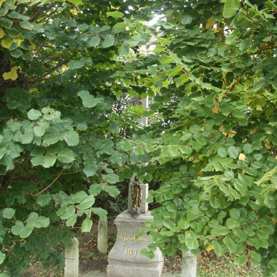 Kříž v Husově ulici