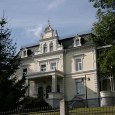 Fabrikantenvilla mit Villengarten und Einfriedung Zittauer Straße 18