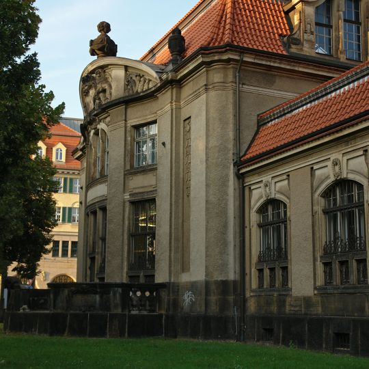 Kunstgewerbeschule und Kunstgewerbemuseum Dresden