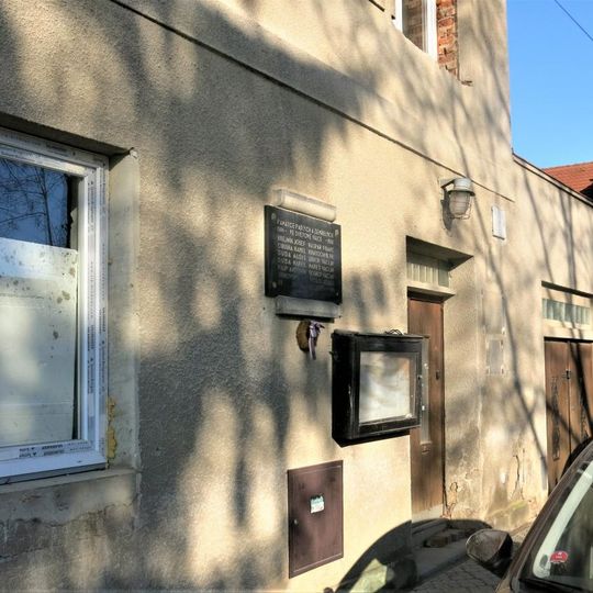 Pamětní deska padlým v 1. světové válce na domě 21 v Neuměřicích