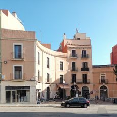 Conjunt d'habitatges a la plaça Prim, 1-3