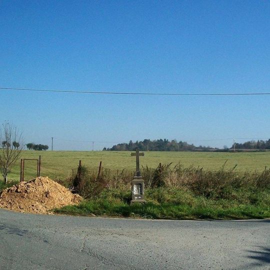 Kříž na křižovatce západně od Valdorfu