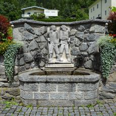 Laufbrunnen mit Kunstrelief