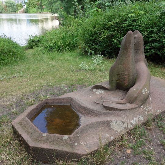Drinking fountain with two sea lions