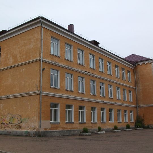 Здание средней школы № 3, где в годы Великой Отечественной войны размещался лечебный корпус эвакогоспиталя № 946