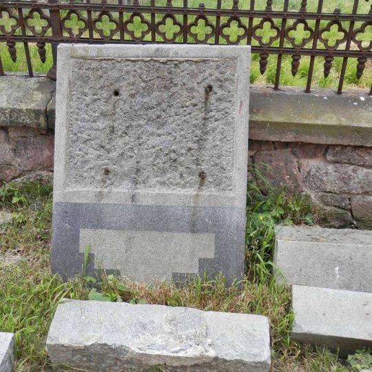 Rozbraný pomník padlým z 1. světové války v Mlékojedech