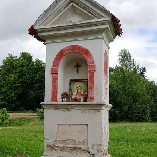 Kaplička u polní cesty východně od Zámecké zahrady v Českém Krumlově