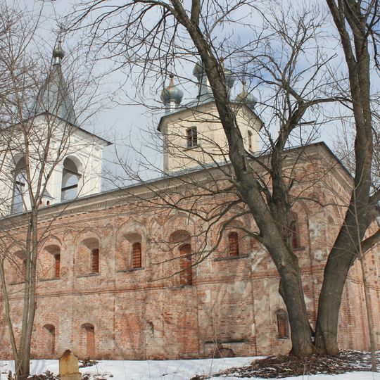 Церковь Воскресения с трапезной на Красном поле