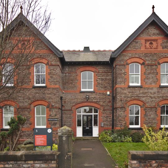 5 New Hall, Longmoor Lane