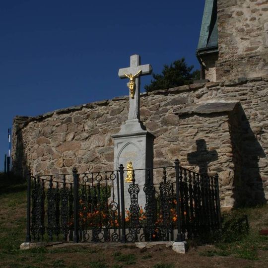 Boží muka na jižní straně kostela sv. Michaela ve Vítochově