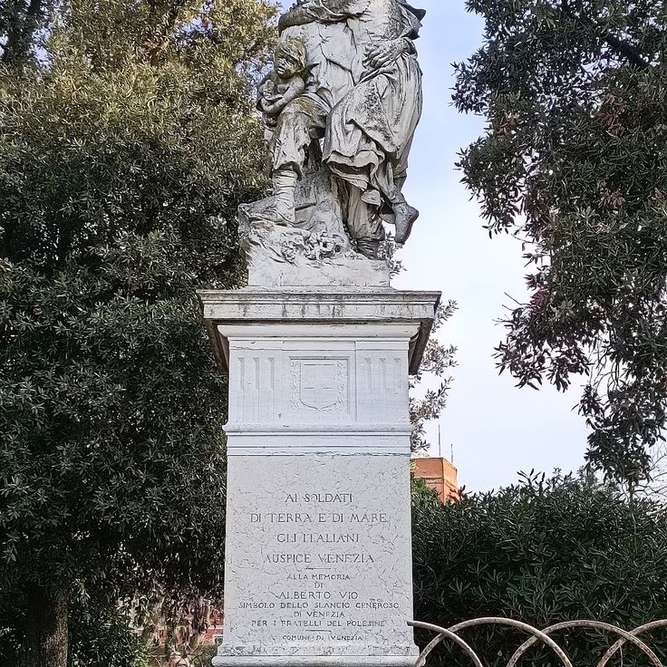 Monument to the soldiers on land and at sea