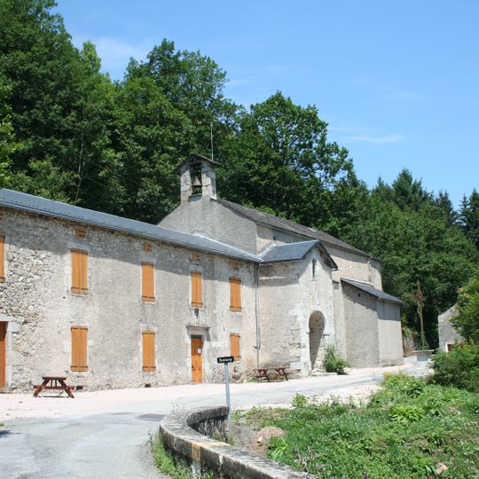 Église et prieuré Saint-Pierre de Tastavy
