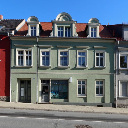 Wohnhaus in geschlossener Bebauung Oststraße 53