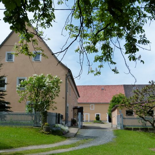 Wohnstallhaus und Scheune eines Bauernhofes Am Anger 13