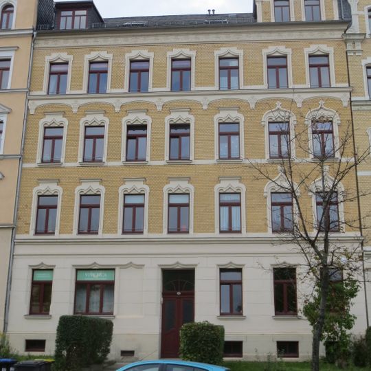 Mietshaus in geschlossener Bebauung mit Vorgarten Salzstraße 31