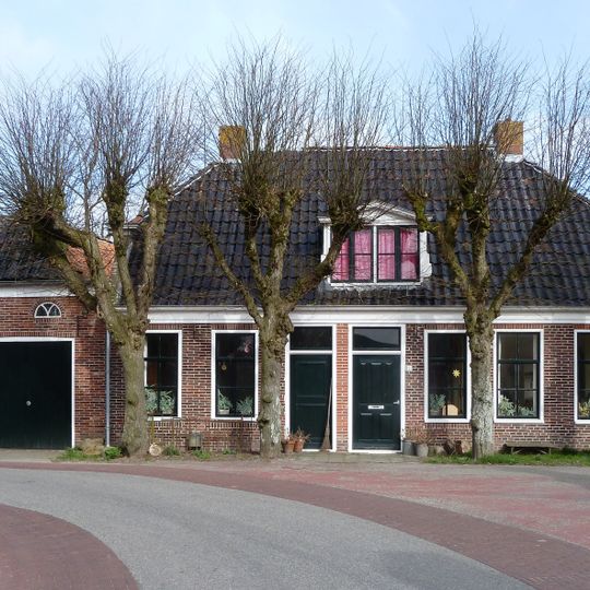 Pand onder zadeldak met wolfseinden