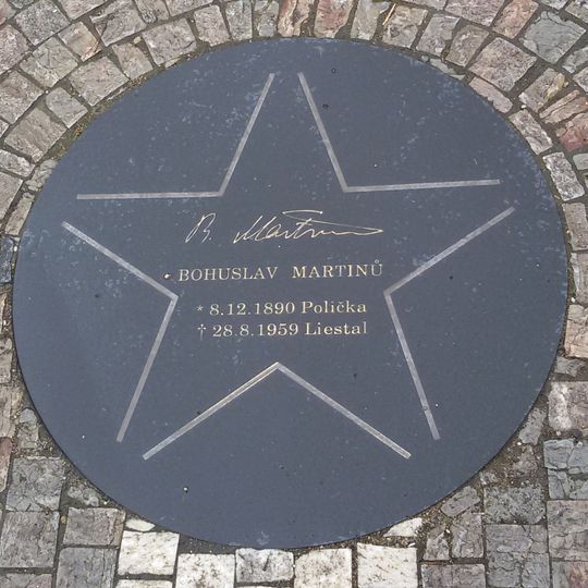 Pamětní deska Bohuslavu Martinů na Mánesově mostě v Praze