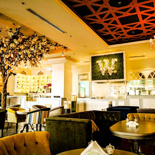 White Garden The Lounge