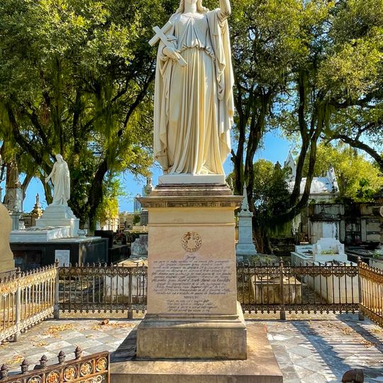 Mausoléu da Família do Barão de Cajaíbas e Imagens da Fé