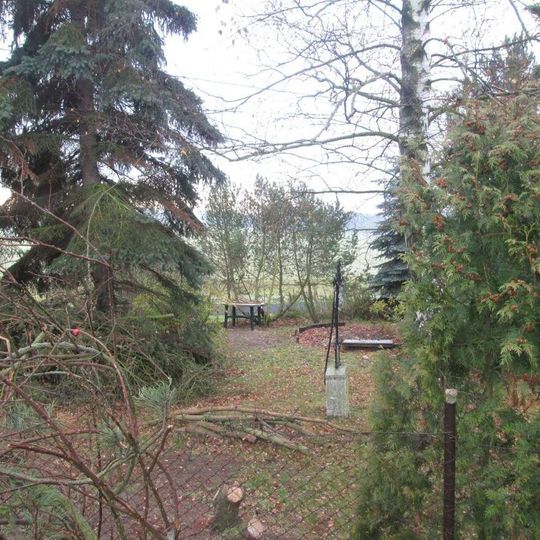 Kříž v zahradě u Ždánova