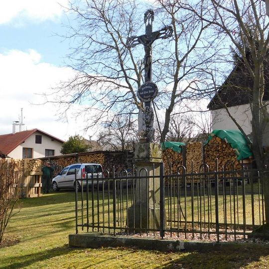 Kříž v Malé Pasece na návsi