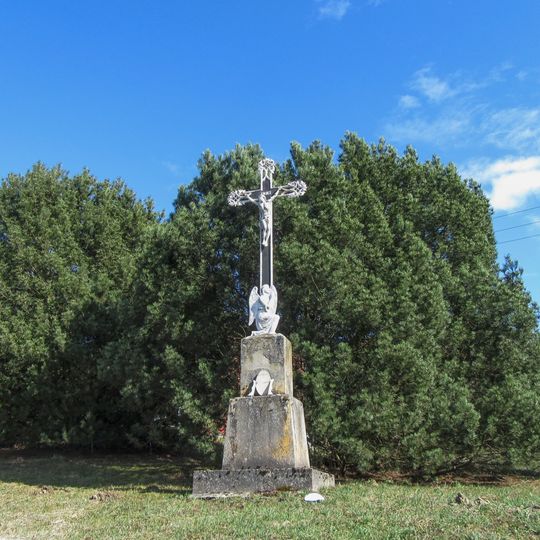 Kříž v Kopřivné u hlavní silnice