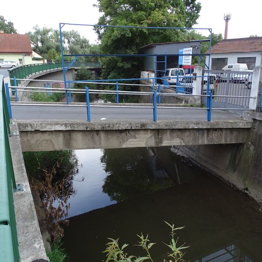 Most přes Botič do autoservisu Záběhlická čp. 222