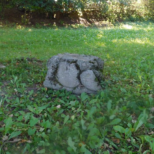 Podstavec neznámé památky u silnice na Rájov v Mnichově