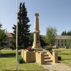 Pomník padlým v Bílsku na návsi