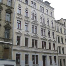 Mietshaus in geschlossener Bebauung Lessingplatz 2