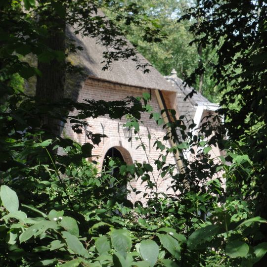 Huis te Loïnen: schuur annex koetshuis