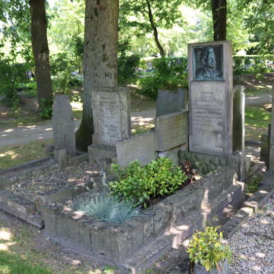 Grave monument for Jan Hoogerwerf and his wife Gerritje Hoogerwerf-Maat
