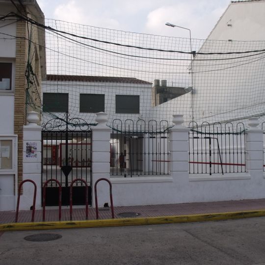 Col·legi José Pedrós, Piles