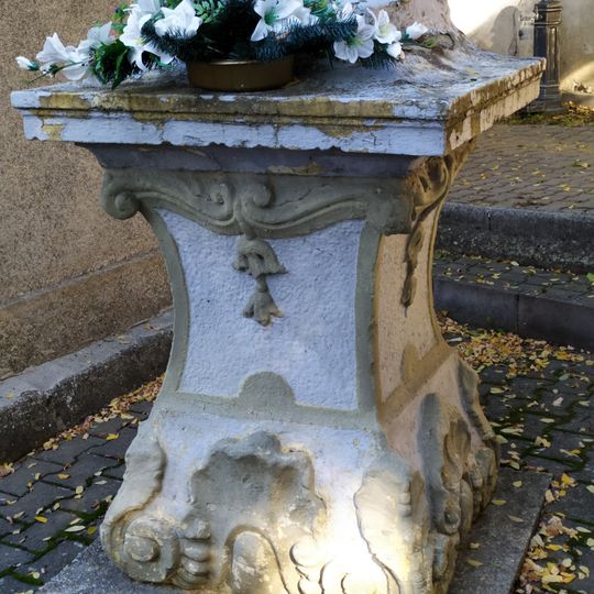 Socha sv. Jána Nepomuckého, podstavec