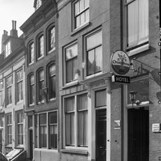 Huis met rechte gevel